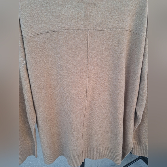 Knox Rose Tan V-Neck Sweater - Picture 4 of 12